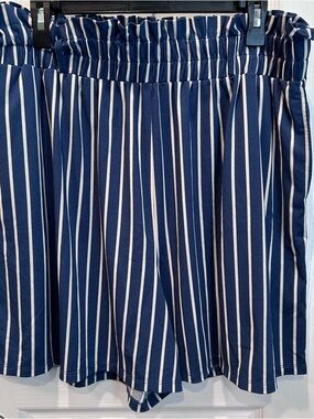 LuLaRoe Women’s Size XL Navy & White Striped Elastic Waist High-Rise Shorts